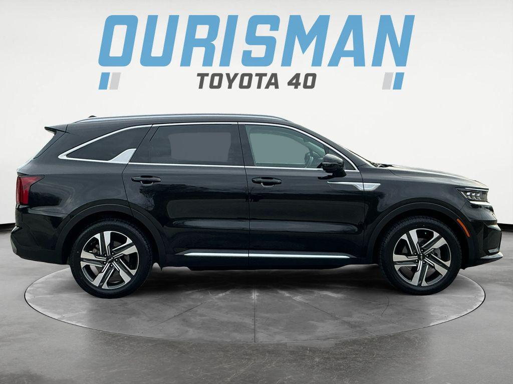 used 2023 Kia Sorento Hybrid car, priced at $27,500