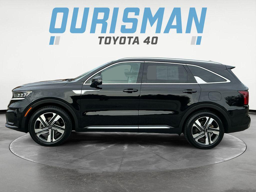 used 2023 Kia Sorento Hybrid car, priced at $27,500