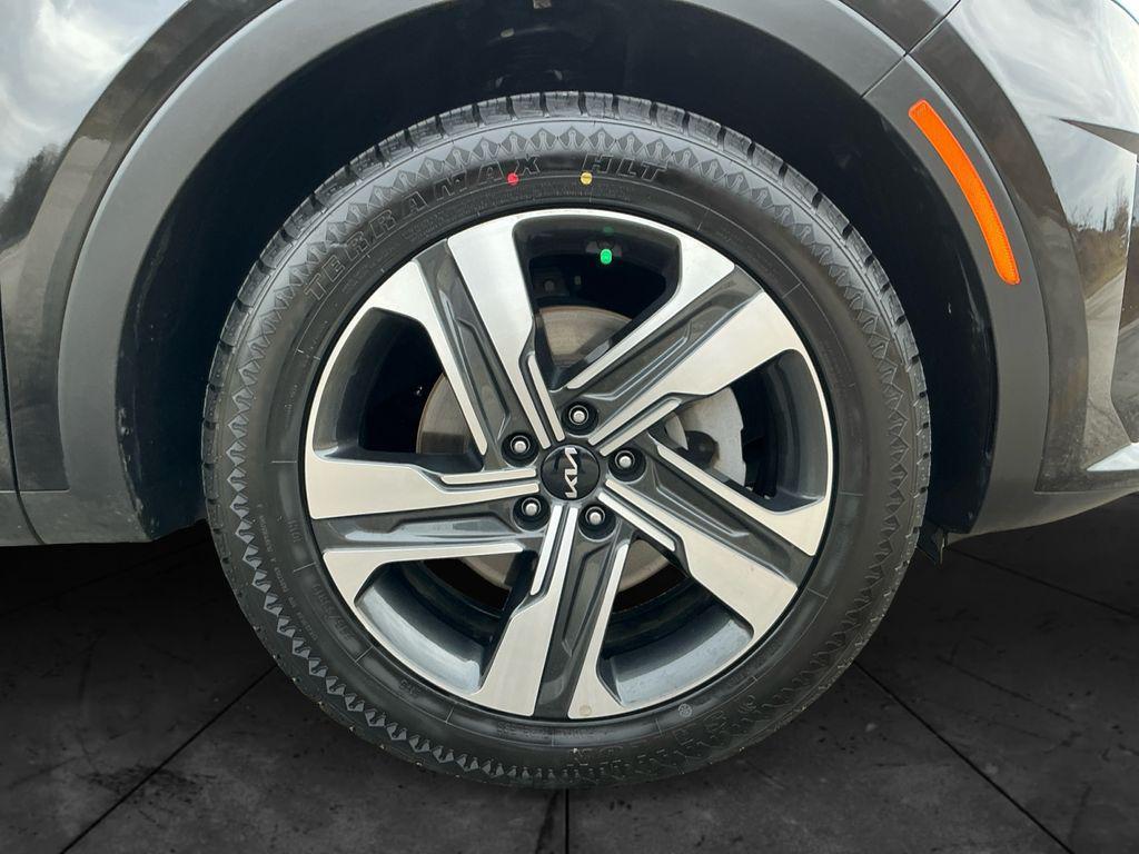 used 2023 Kia Sorento Hybrid car, priced at $27,500