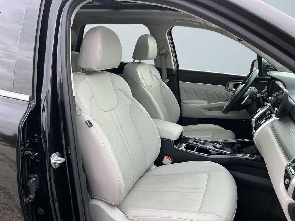used 2023 Kia Sorento Hybrid car, priced at $27,500