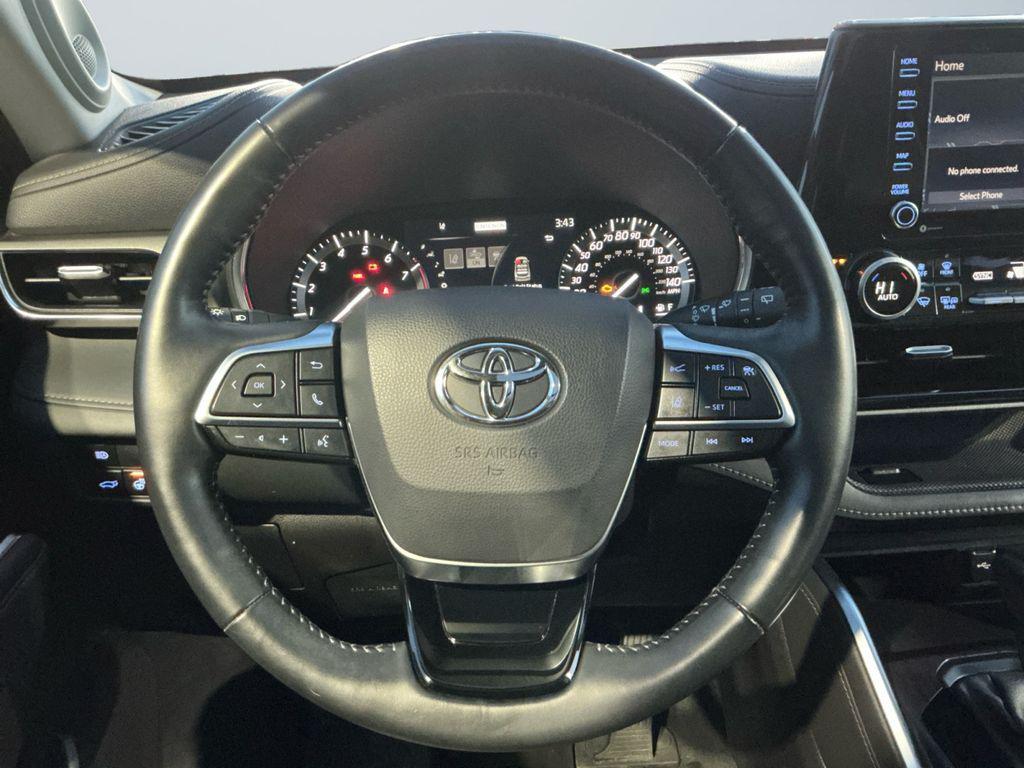 used 2021 Toyota Highlander car, priced at $37,000