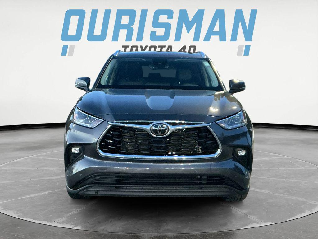 used 2021 Toyota Highlander car, priced at $37,000