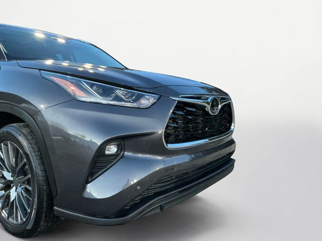 used 2021 Toyota Highlander car, priced at $37,000