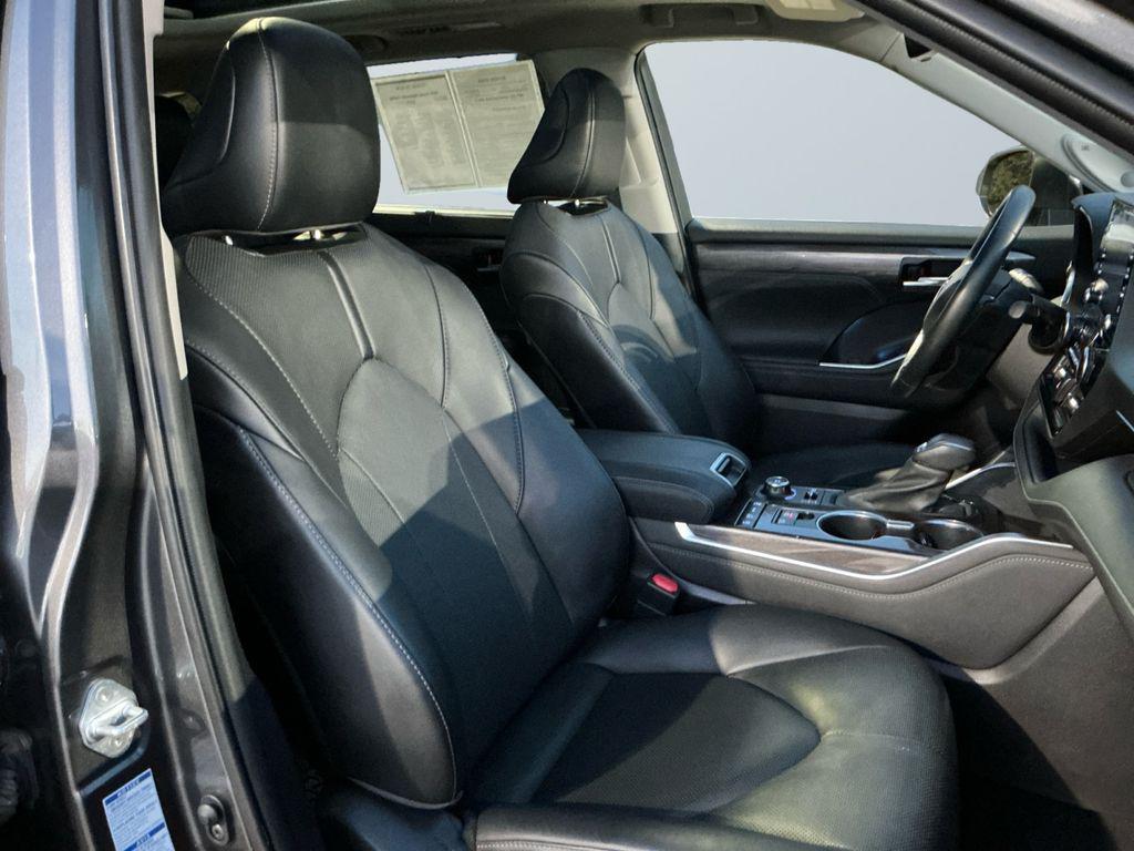 used 2021 Toyota Highlander car, priced at $37,000