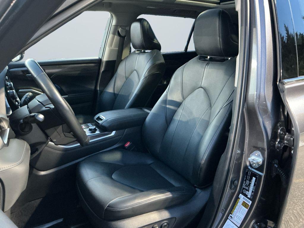 used 2021 Toyota Highlander car, priced at $37,000