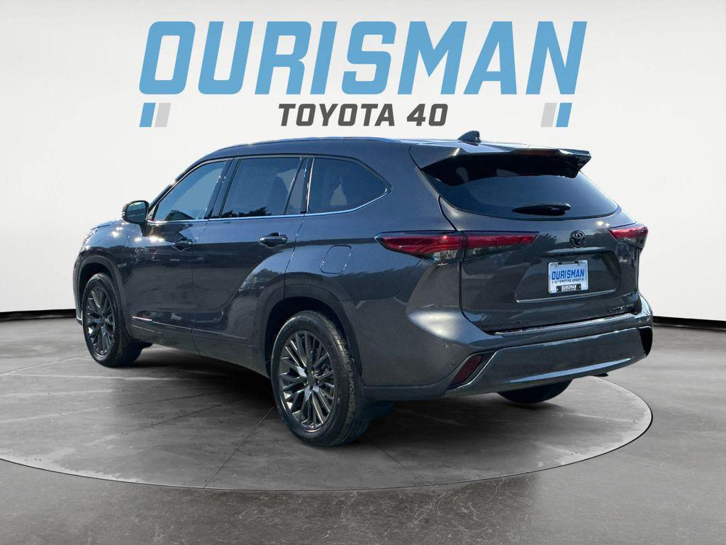 used 2021 Toyota Highlander car, priced at $37,000