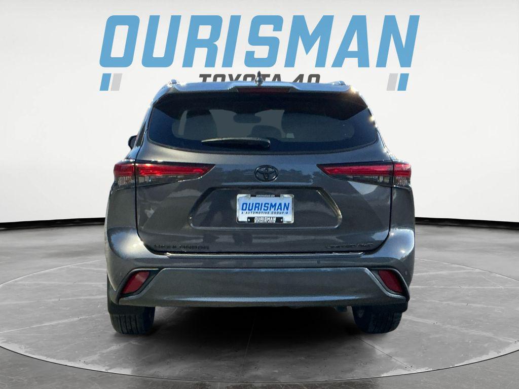 used 2021 Toyota Highlander car, priced at $37,000