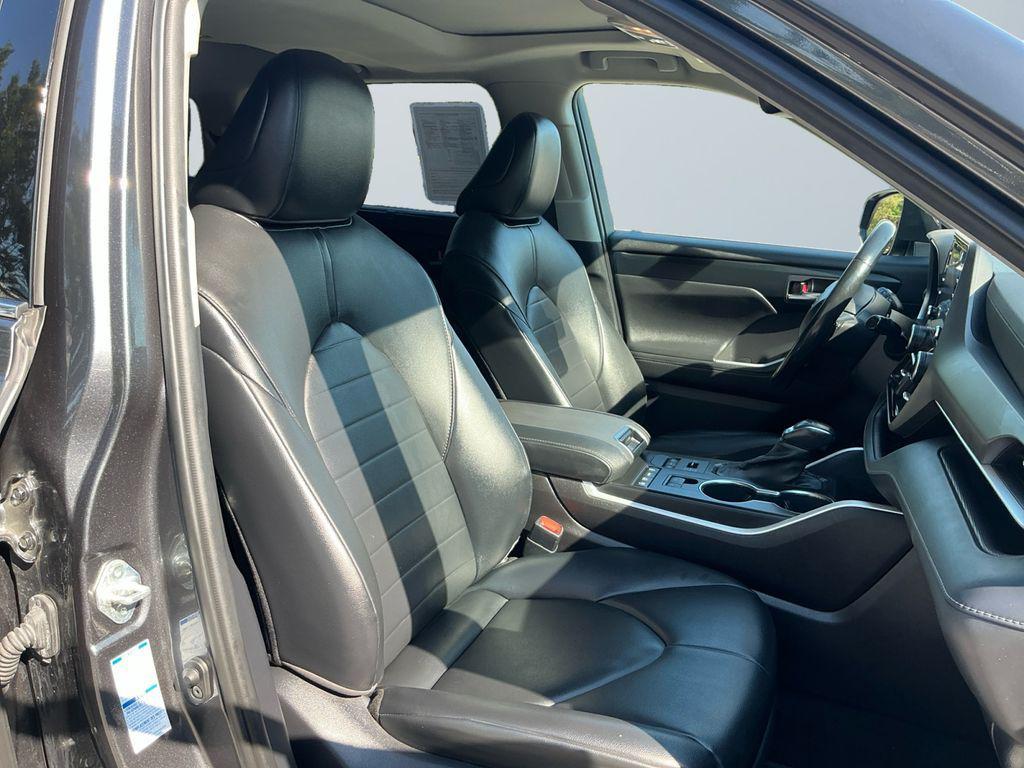 used 2021 Toyota Highlander car, priced at $31,244