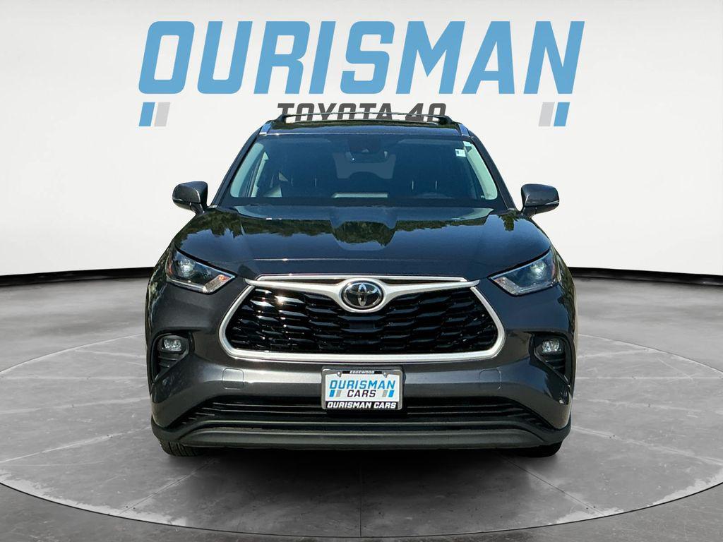 used 2021 Toyota Highlander car, priced at $31,244
