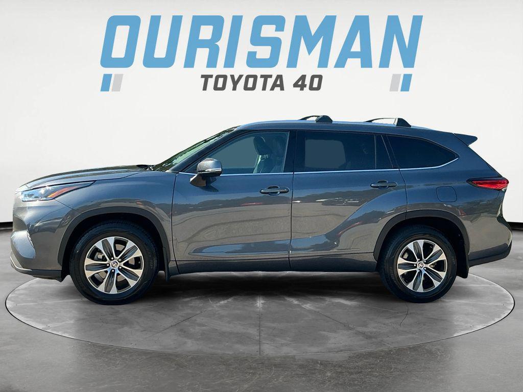 used 2021 Toyota Highlander car, priced at $31,244