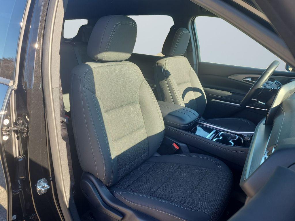 used 2024 Chevrolet Traverse car, priced at $32,000