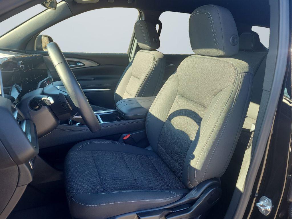 used 2024 Chevrolet Traverse car, priced at $32,000