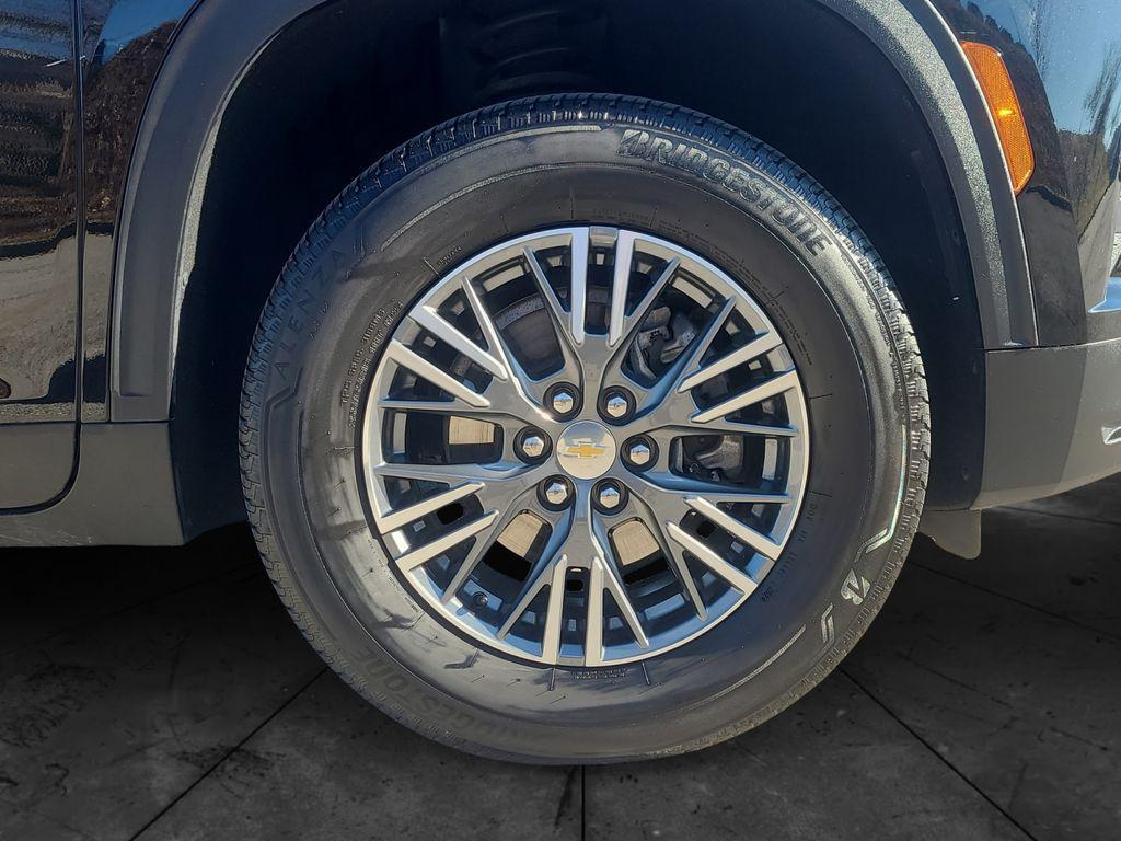 used 2024 Chevrolet Traverse car, priced at $32,000