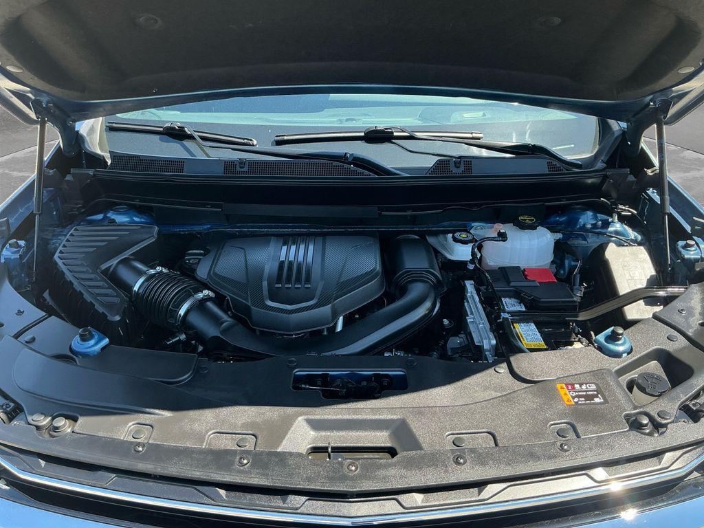 used 2025 Chevrolet Traverse car, priced at $37,244