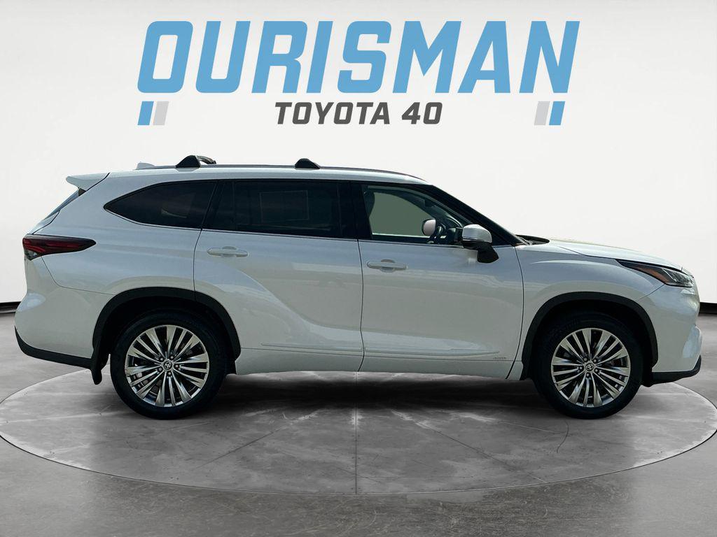 used 2025 Toyota Highlander Hybrid car, priced at $47,133
