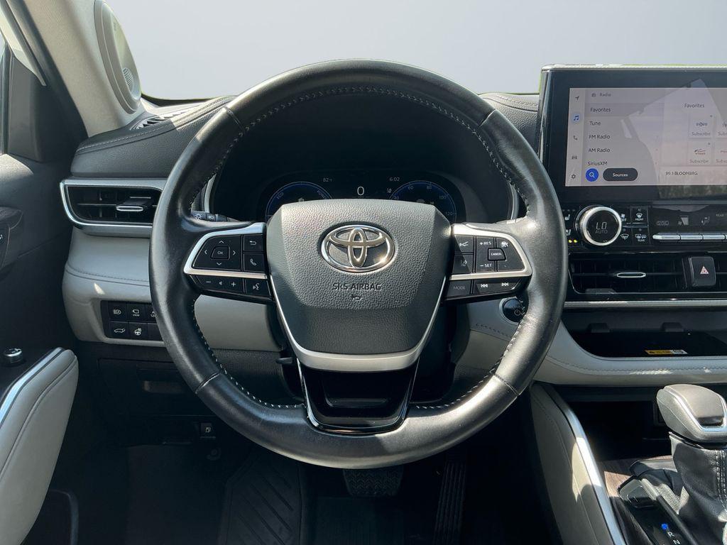 used 2025 Toyota Highlander Hybrid car, priced at $47,133