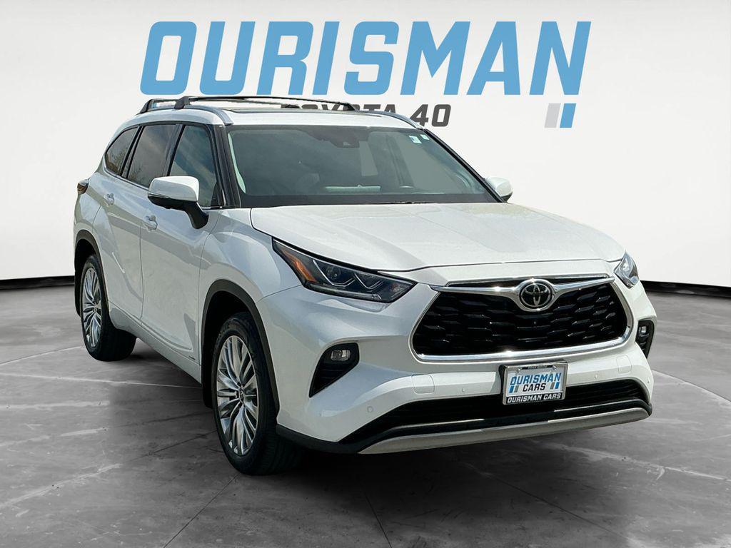 used 2025 Toyota Highlander Hybrid car, priced at $47,133