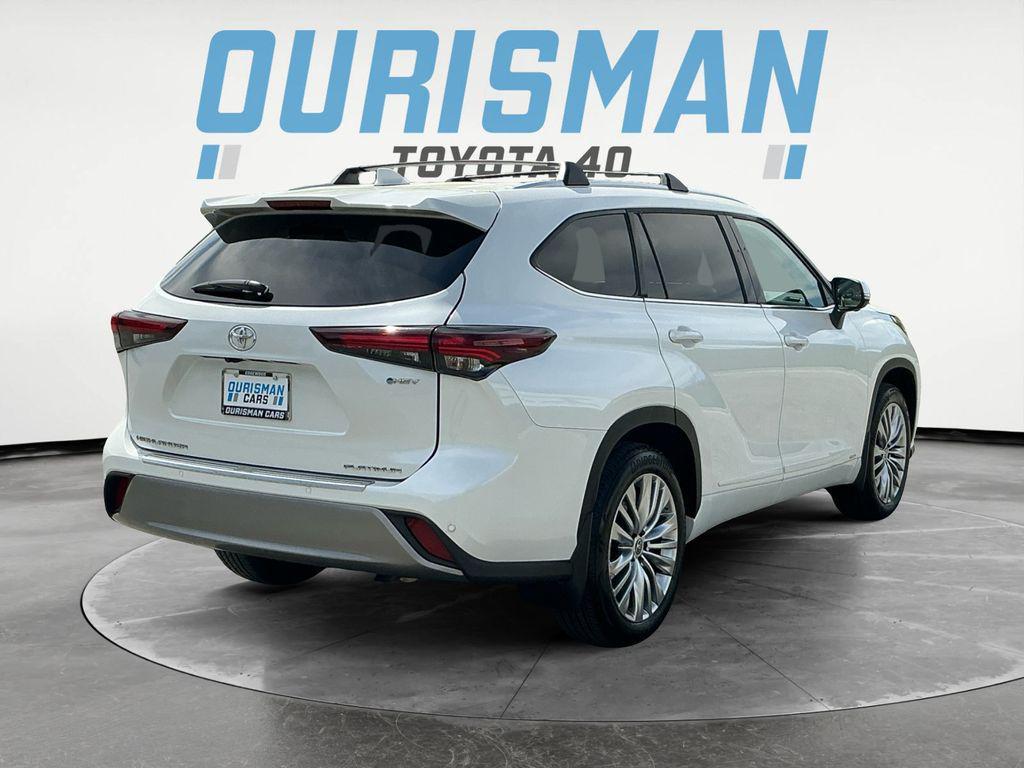 used 2025 Toyota Highlander Hybrid car, priced at $47,133