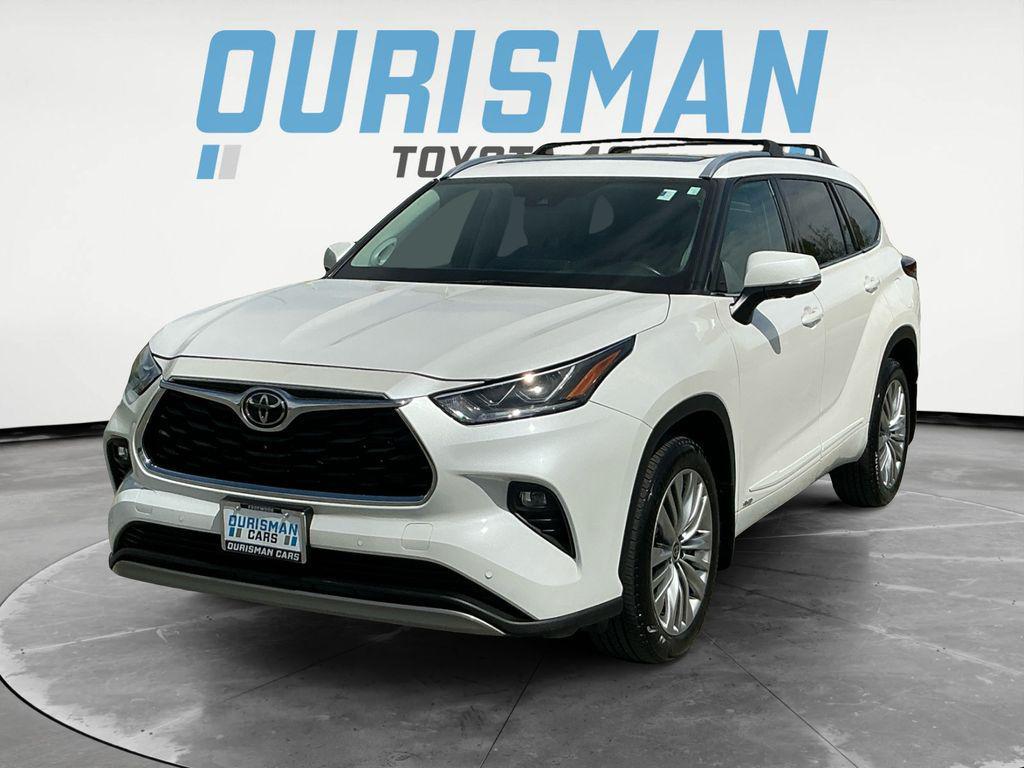 used 2025 Toyota Highlander Hybrid car, priced at $47,133