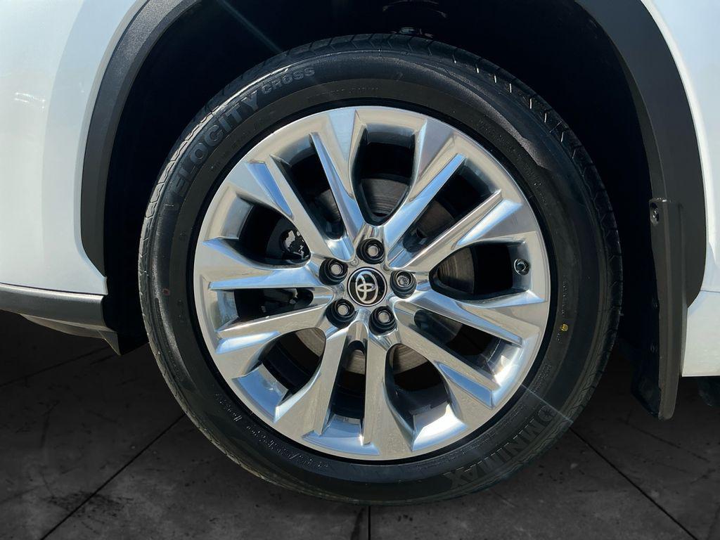 used 2024 Toyota Highlander car, priced at $42,577