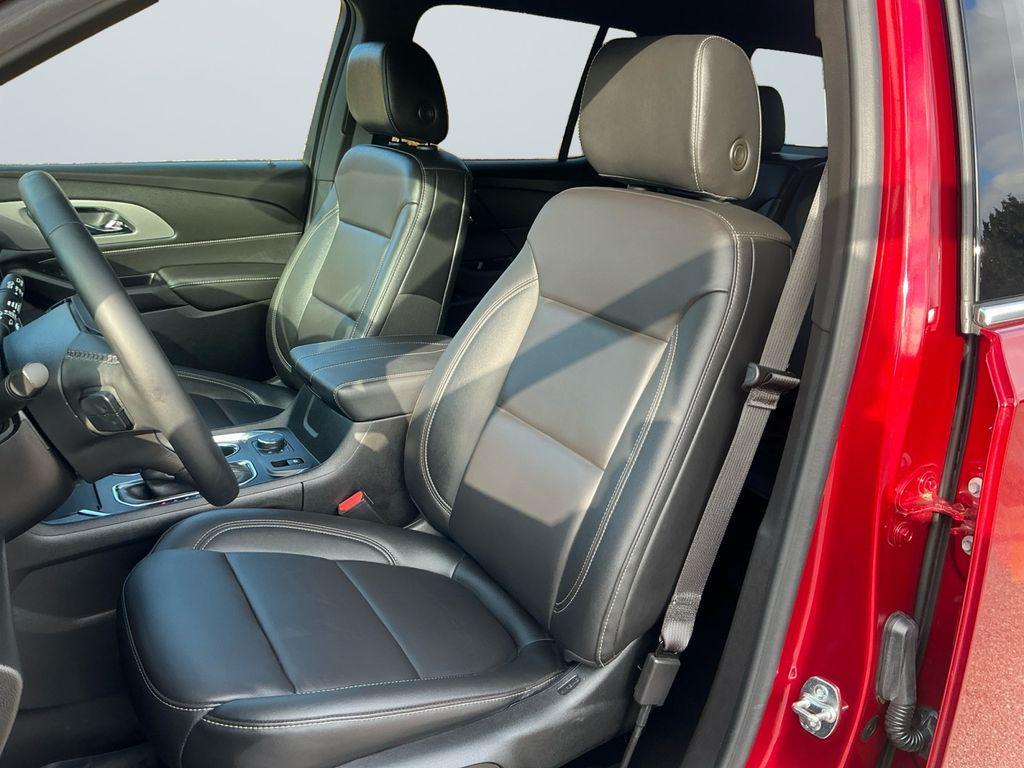 used 2023 Chevrolet Traverse car, priced at $31,000