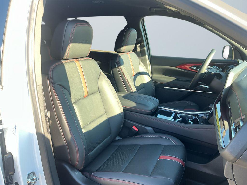 used 2025 Chevrolet Traverse car, priced at $49,000