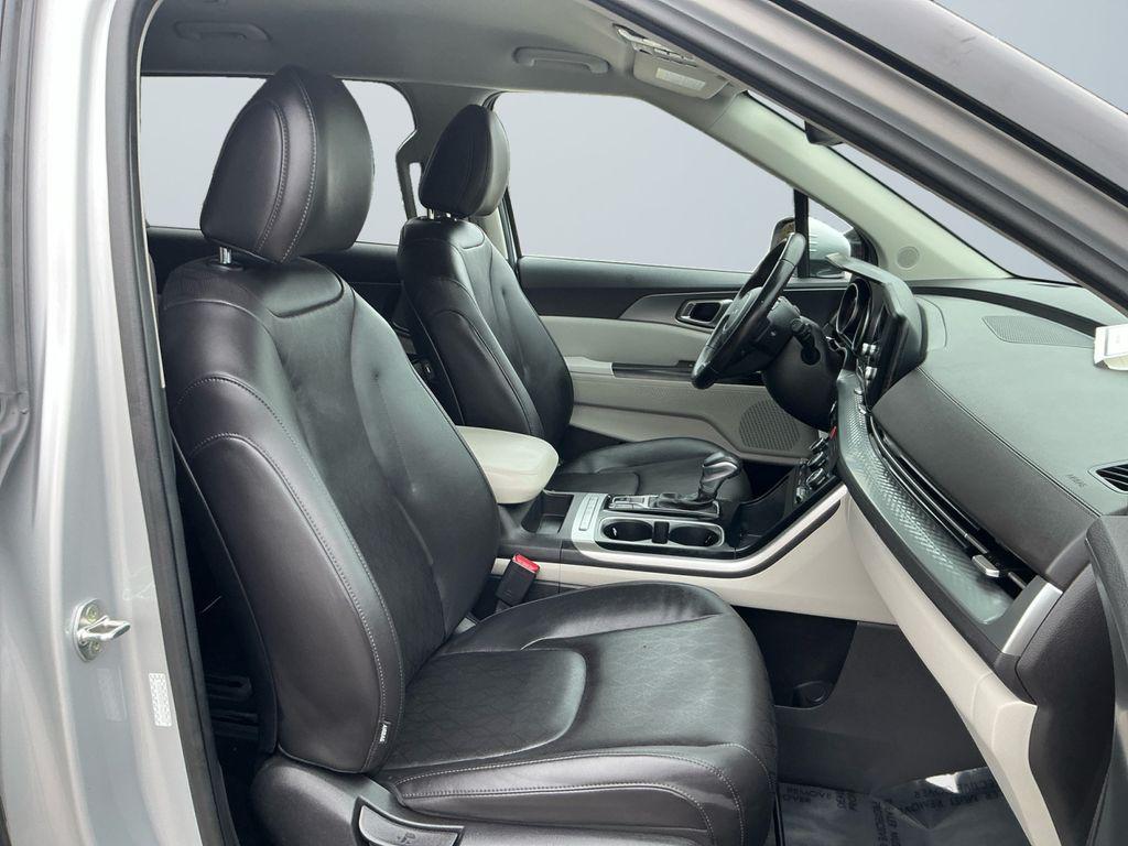 used 2023 Kia Carnival car, priced at $28,500