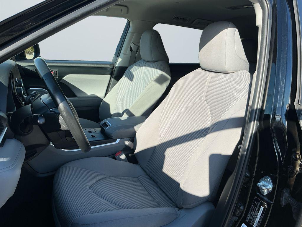 used 2023 Toyota Highlander car, priced at $27,500