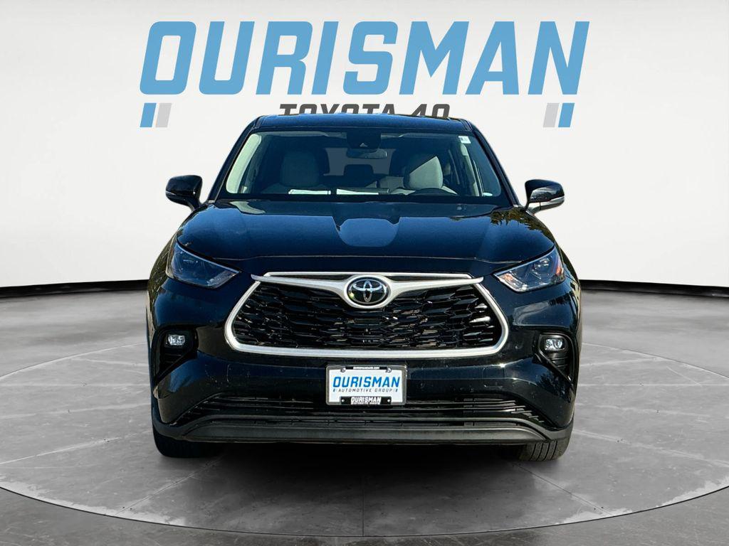 used 2023 Toyota Highlander car, priced at $27,500
