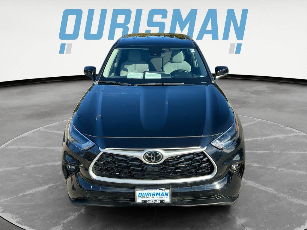 used 2023 Toyota Highlander car, priced at $27,500
