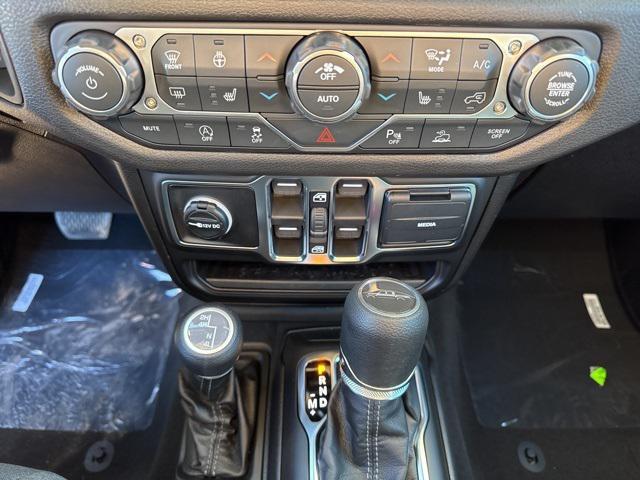 new 2026 Jeep Gladiator car, priced at $42,890