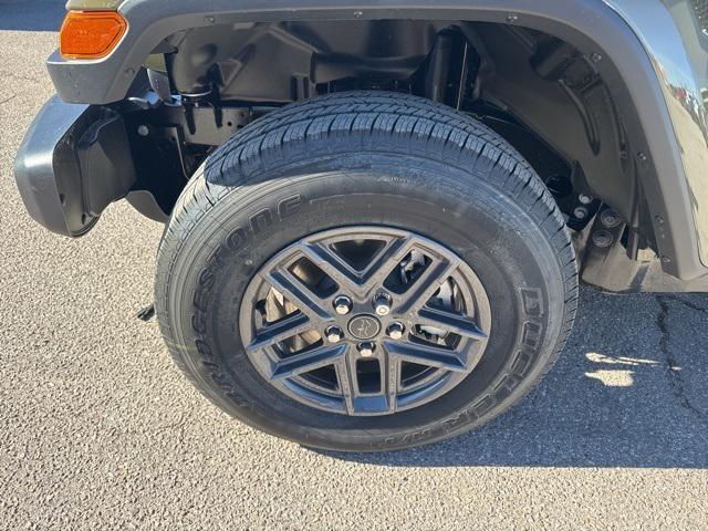 new 2026 Jeep Gladiator car, priced at $42,890