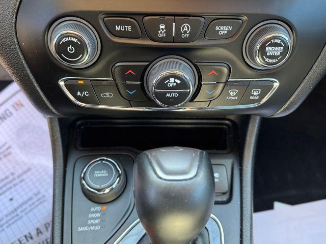used 2023 Jeep Cherokee car, priced at $25,547