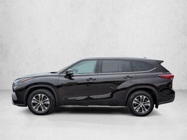 used 2022 Toyota Highlander car, priced at $29,789
