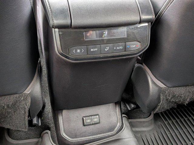 used 2022 Toyota Highlander car, priced at $29,789