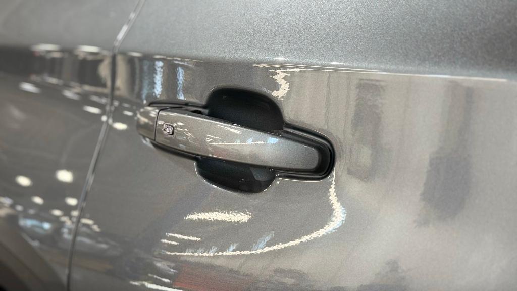 used 2020 Chevrolet Traverse car, priced at $18,403
