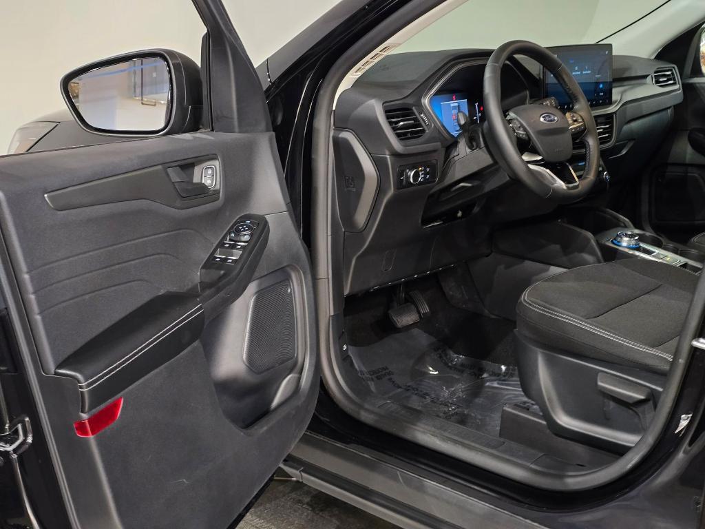 used 2025 Ford Escape car, priced at $25,111