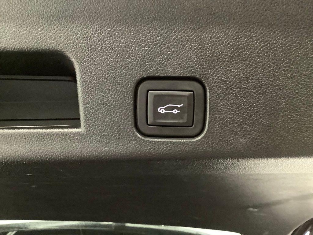 used 2024 Chevrolet Traverse car, priced at $33,980