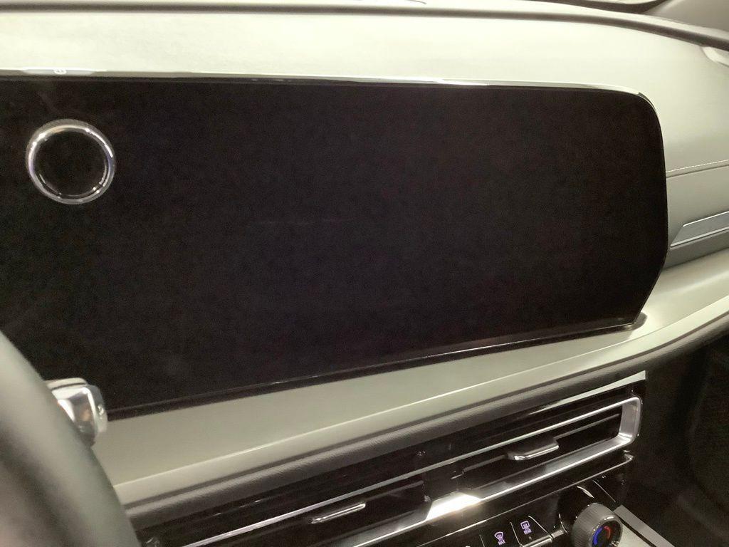 used 2024 Chevrolet Traverse car, priced at $33,980