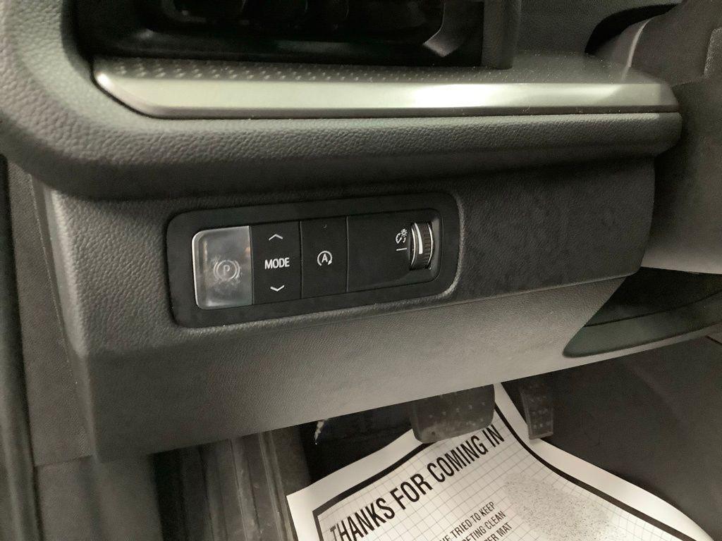 used 2024 Chevrolet Traverse car, priced at $33,980