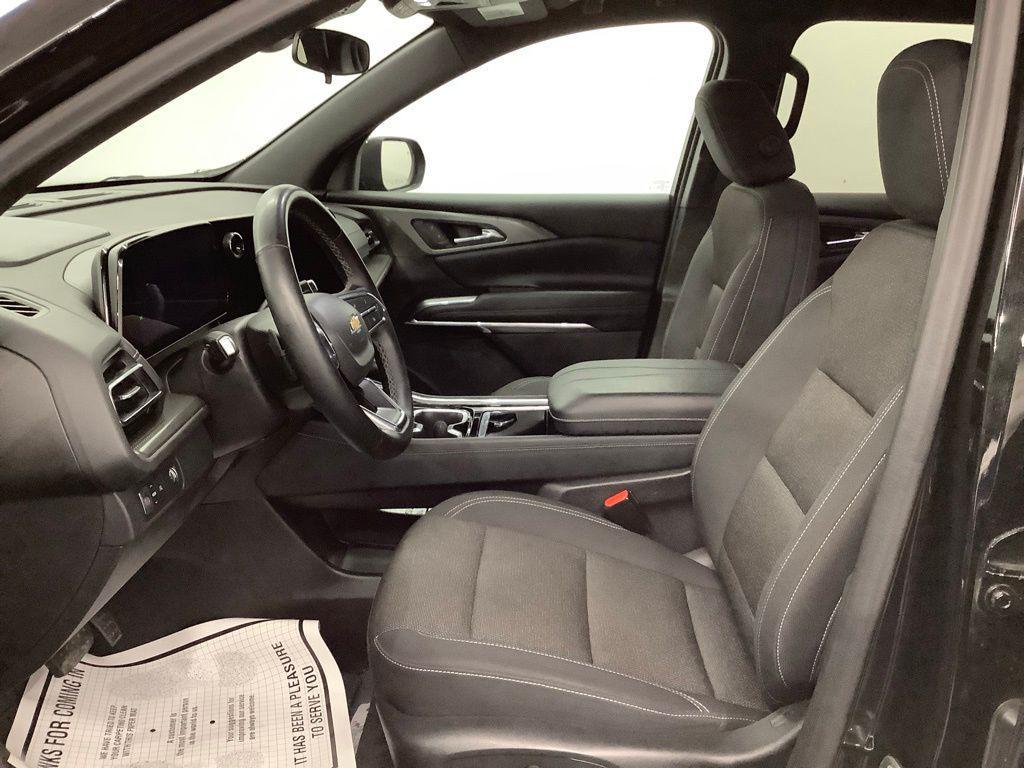 used 2024 Chevrolet Traverse car, priced at $33,980