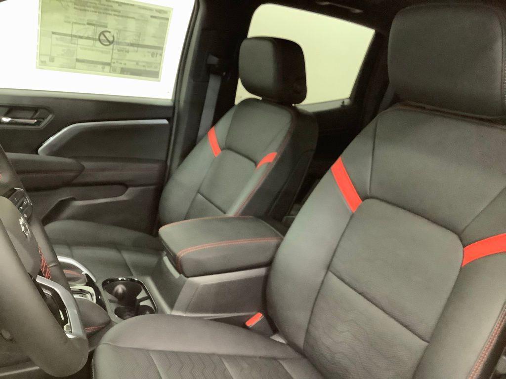 new 2025 Chevrolet Colorado car