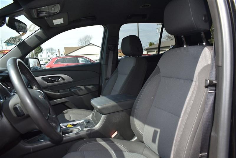 used 2022 Chevrolet Traverse car, priced at $31,995