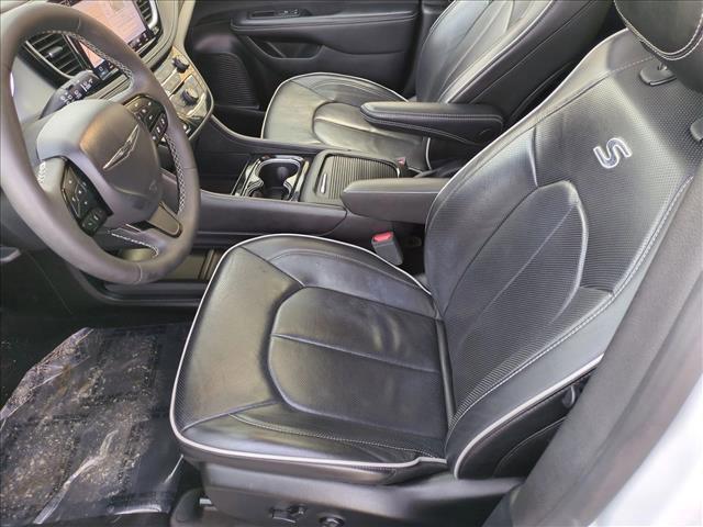 used 2025 Chrysler Pacifica car, priced at $33,931