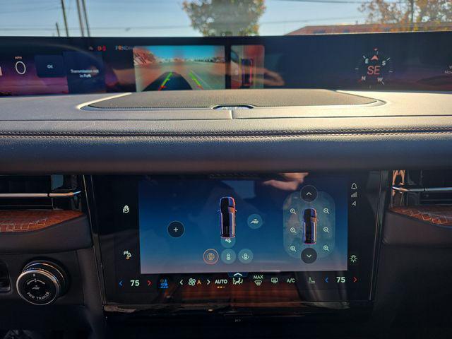 new 2025 Lincoln Navigator car, priced at $110,499