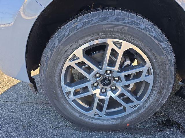 new 2025 Ford Expedition car, priced at $70,999