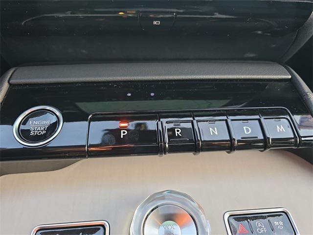 new 2025 Lincoln Navigator car, priced at $97,995