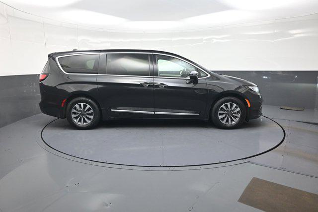 used 2023 Chrysler Pacifica Hybrid car, priced at $27,656