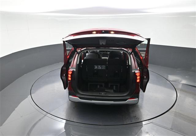 used 2025 Kia Carnival Hybrid car, priced at $38,400