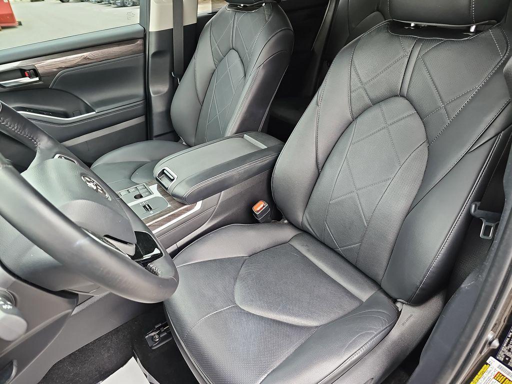 used 2024 Toyota Highlander Hybrid car, priced at $51,200